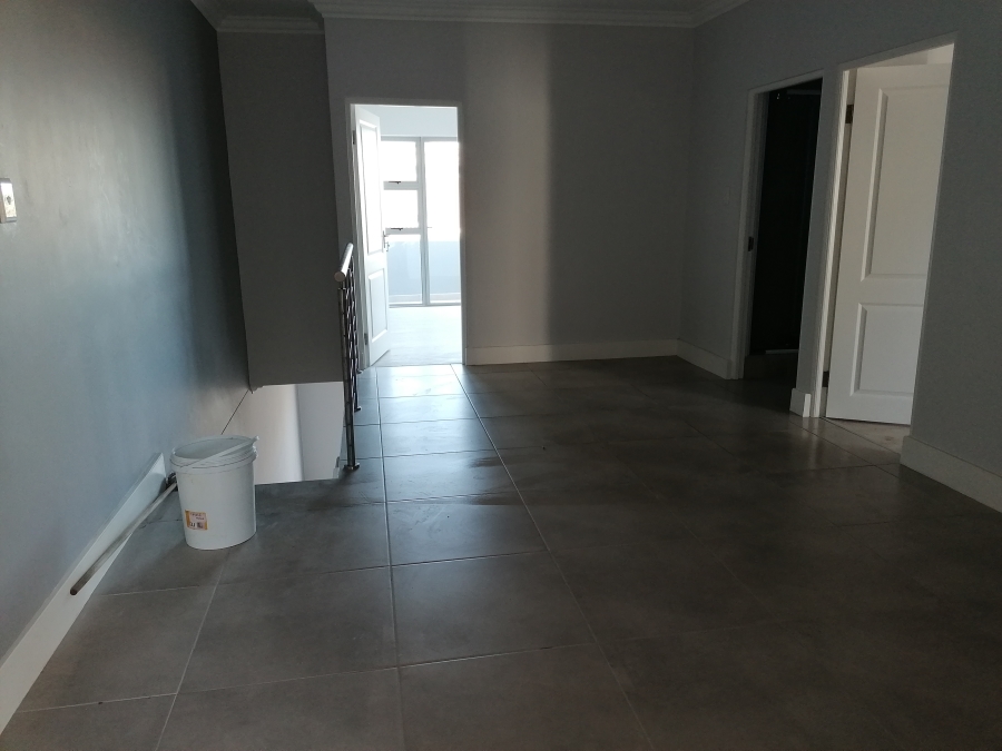 To Let 3 Bedroom Property for Rent in Langeberg Heights Western Cape